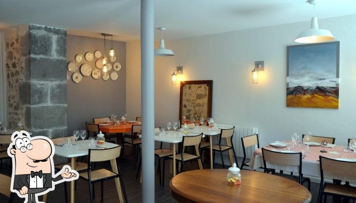 r491-Les-2-Pieds-sous-la-Table-interior-2022-10-1